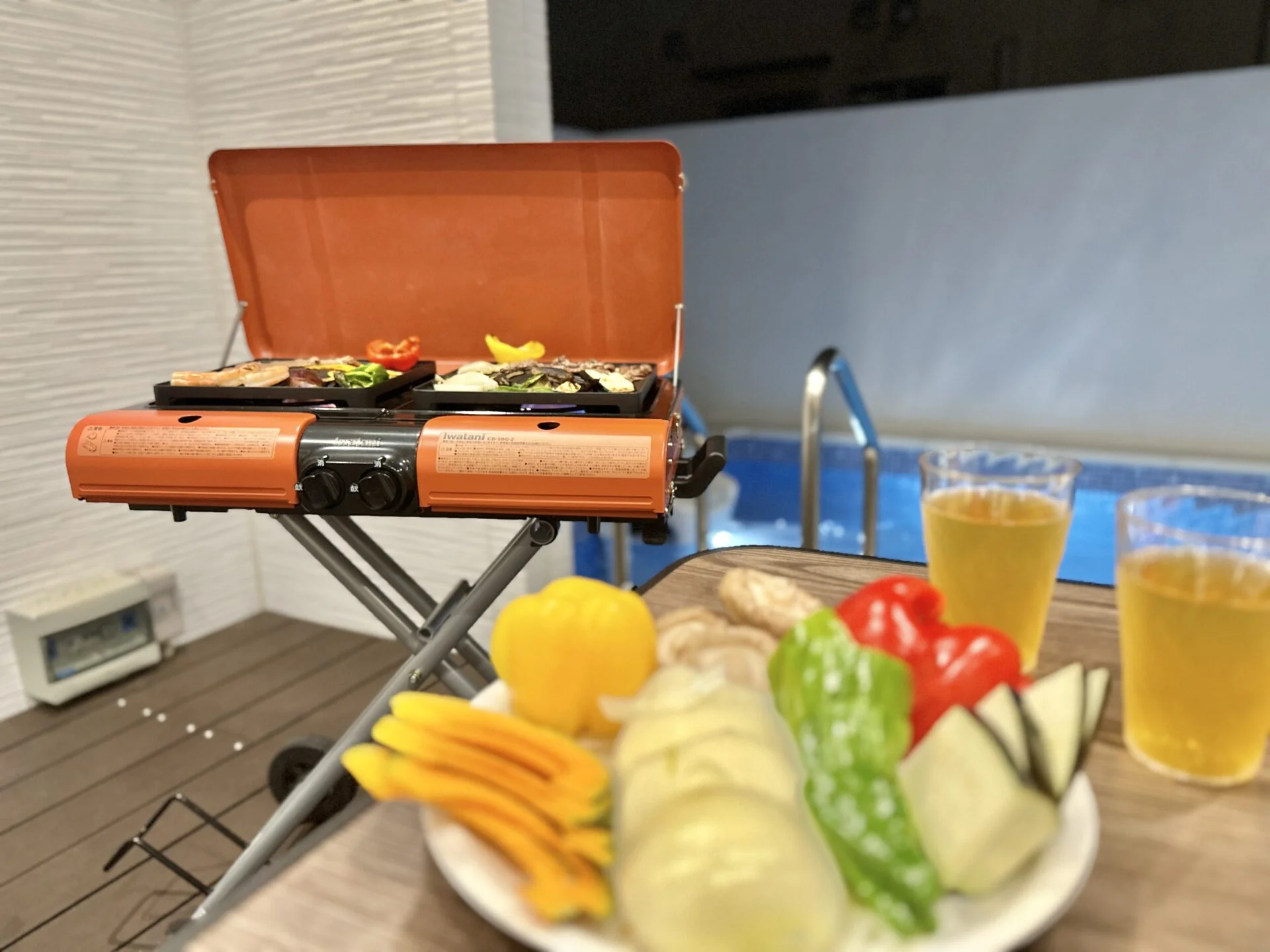 プールサイドでBBQ