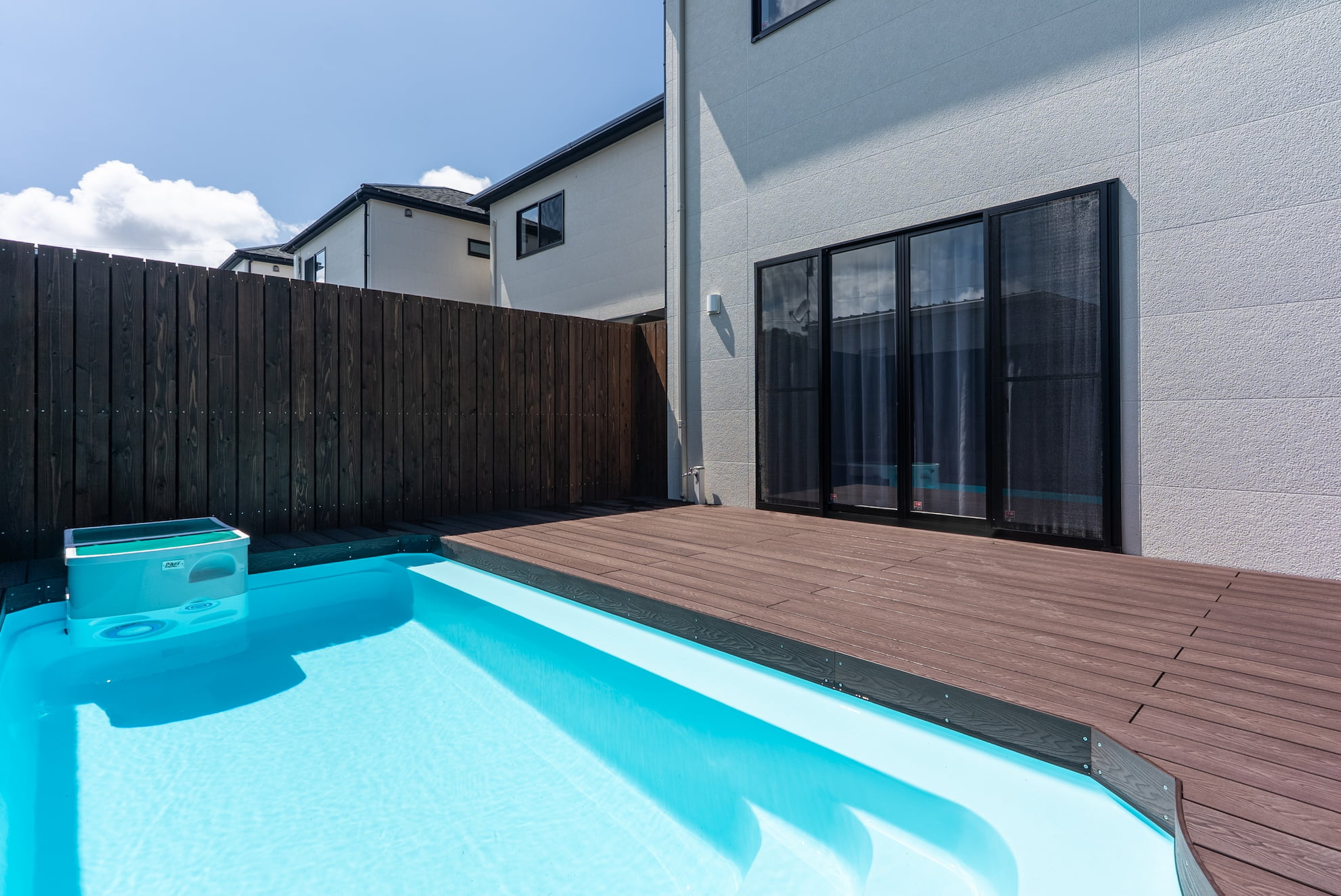 大人も子供も楽しめるプライベートプール